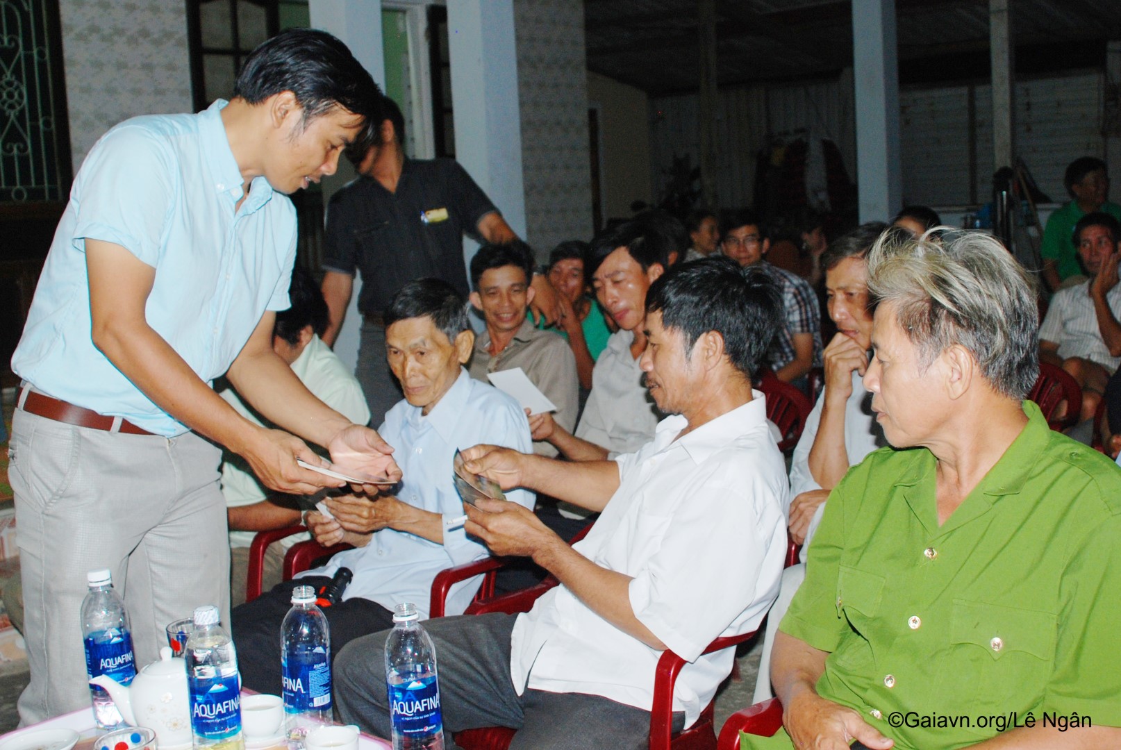 Tham gia buổi truyền thông với cộng đồng địa phương tại thôn Khe Su